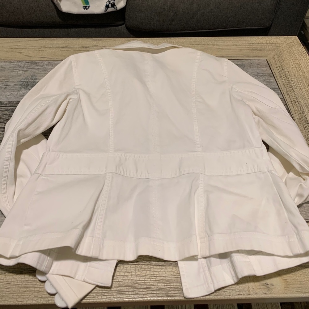 White Button Up Light Weight Loft Jacket - image 4